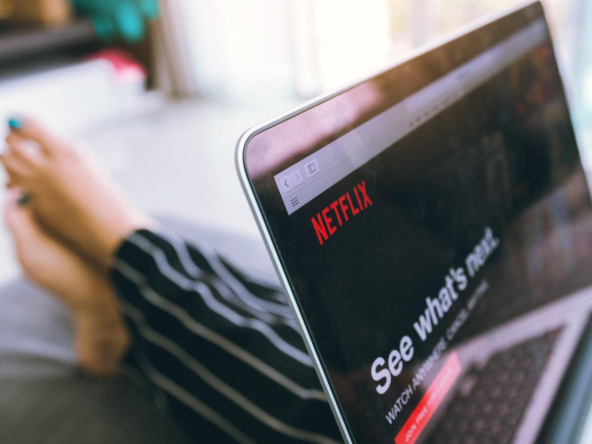 Tại sao phải thư giãn một mình khi có cách xem Netflix trực tuyến với bạn bè?