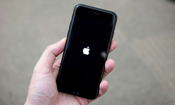 Tại sao iPhone bị treo táo
