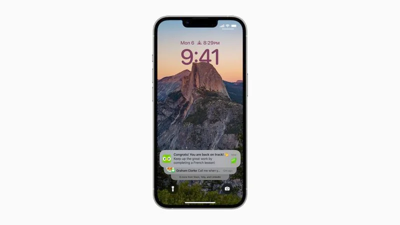 iOS 16 có gì mới - Hoạt ảnh thông báo trên màn hình khóa mới